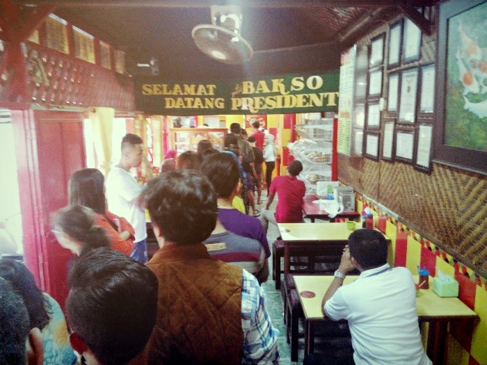 Kuliner malang bakso president antri panjang