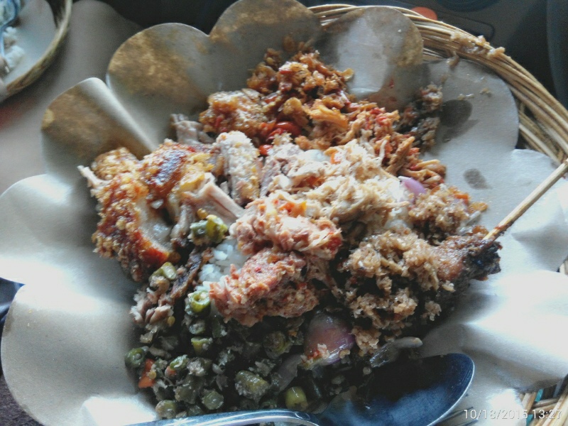 Depot Bali makam peneleh nasi campur babi dan ayam betutu enak